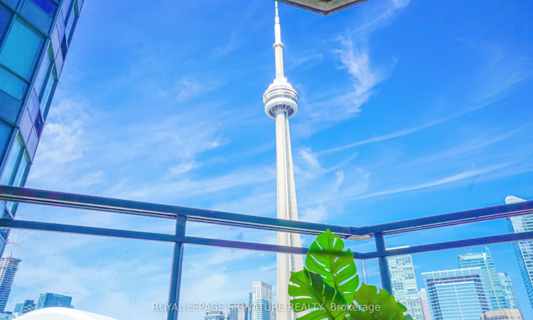 1726-230 Queens Quay W