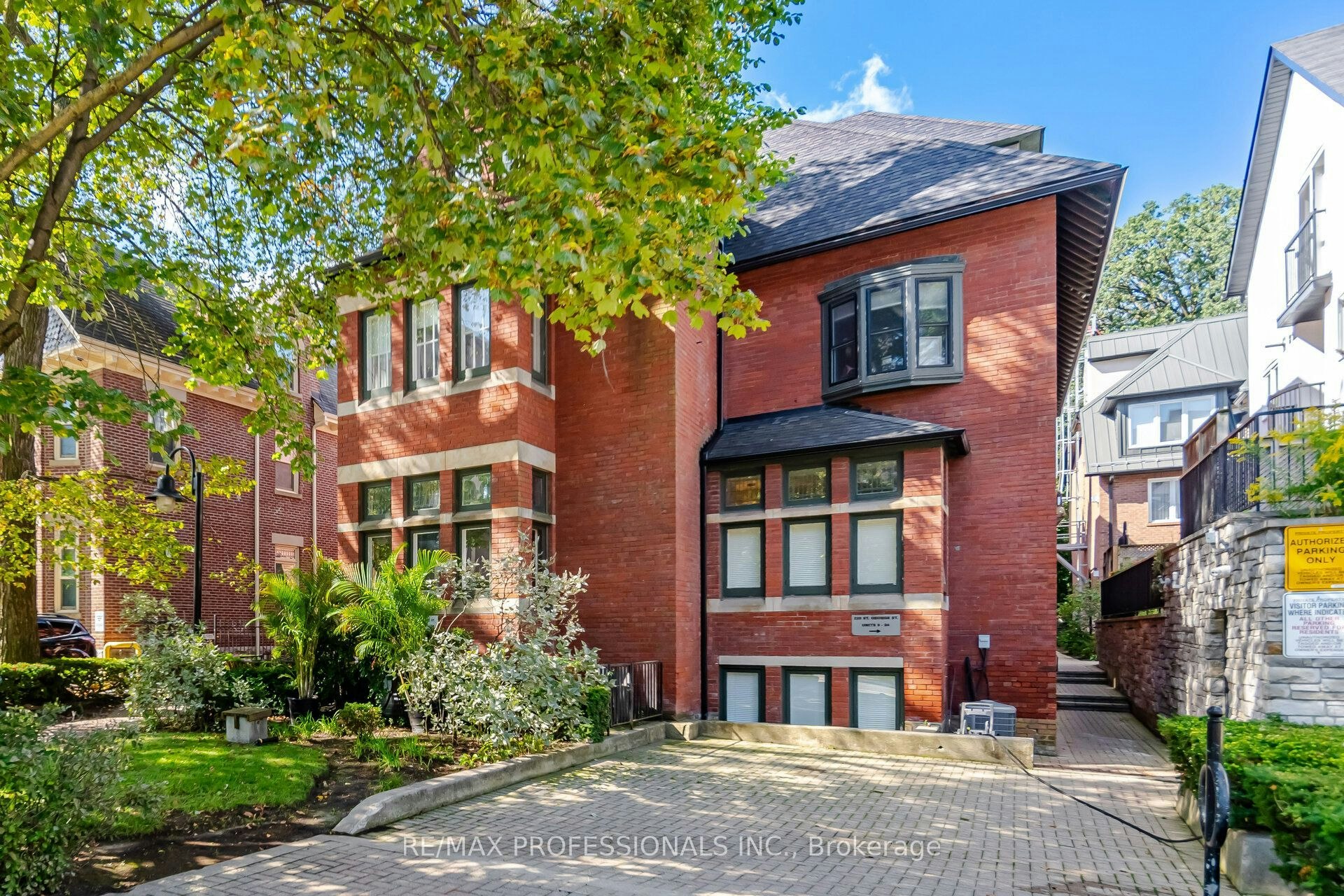 10-228 St George Street, Toronto, ON, M5R 2N5