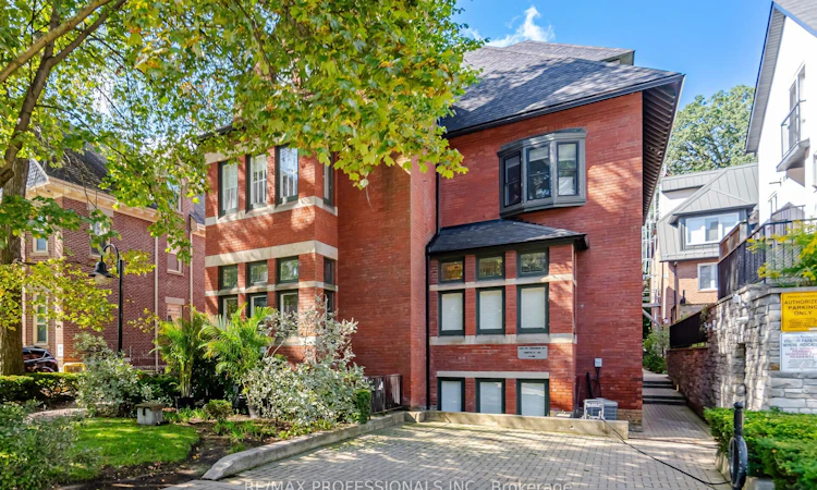 10-228 St George Street