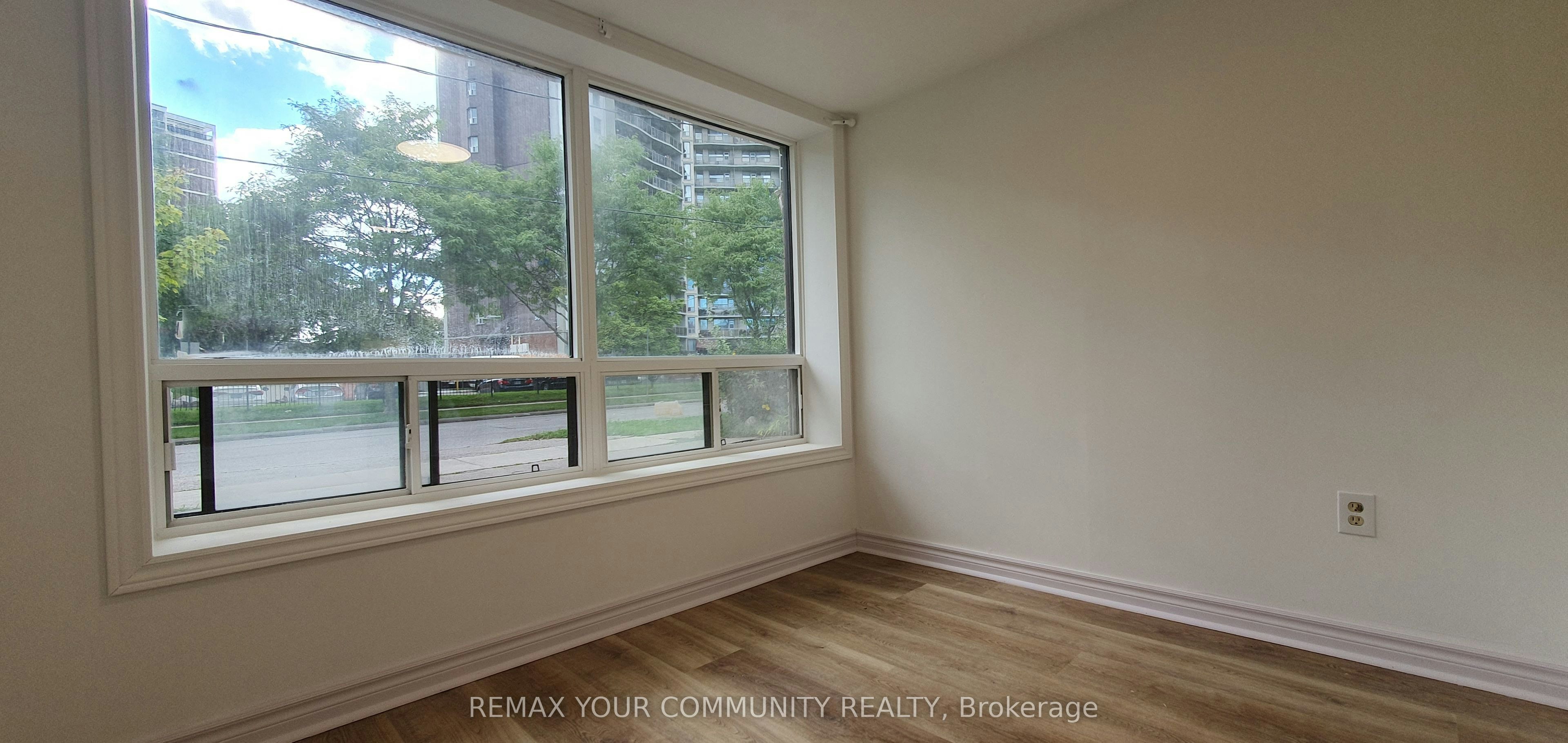 2 Lisburn Crescent, Toronto, ON, M2J 2Z5 - 2