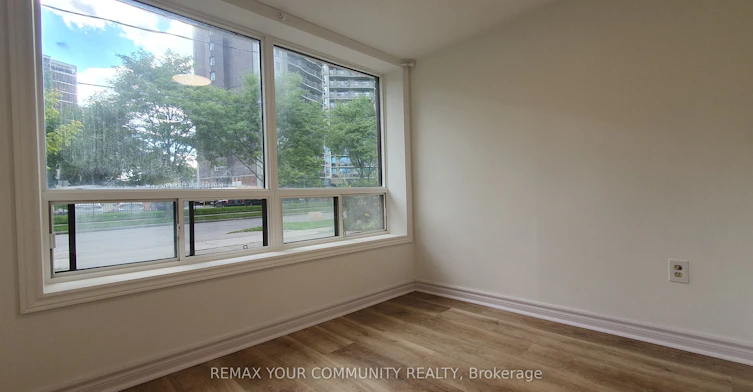 2 Lisburn Crescent, Toronto, ON, M2J 2Z5 - 2