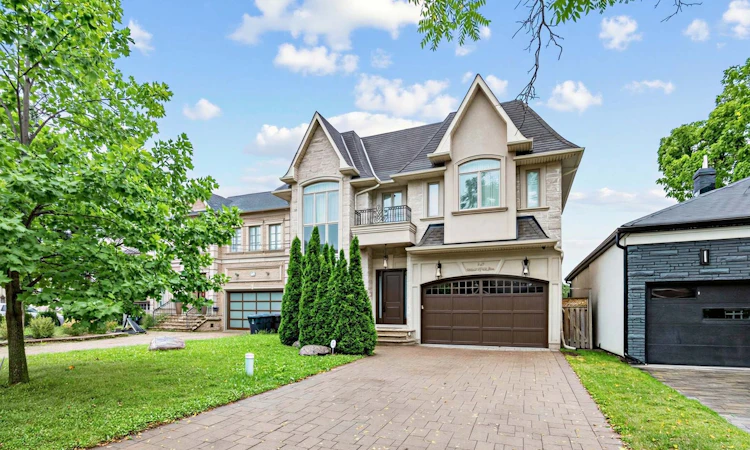 125 Bannockburn Avenue
