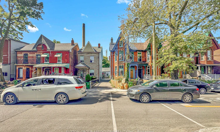 18 1/2 Bellevue Avenue