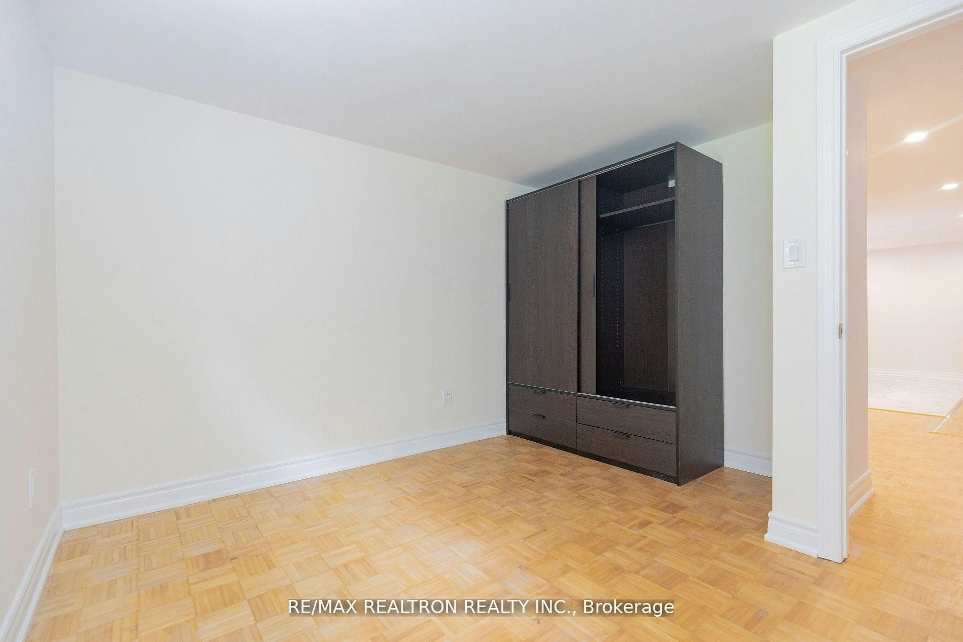 Lower-129 Sexton Crescent, Toronto, ON, M2H 2L7 - 11