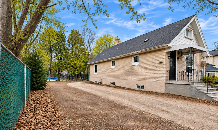 360B Lawrence Avenue W