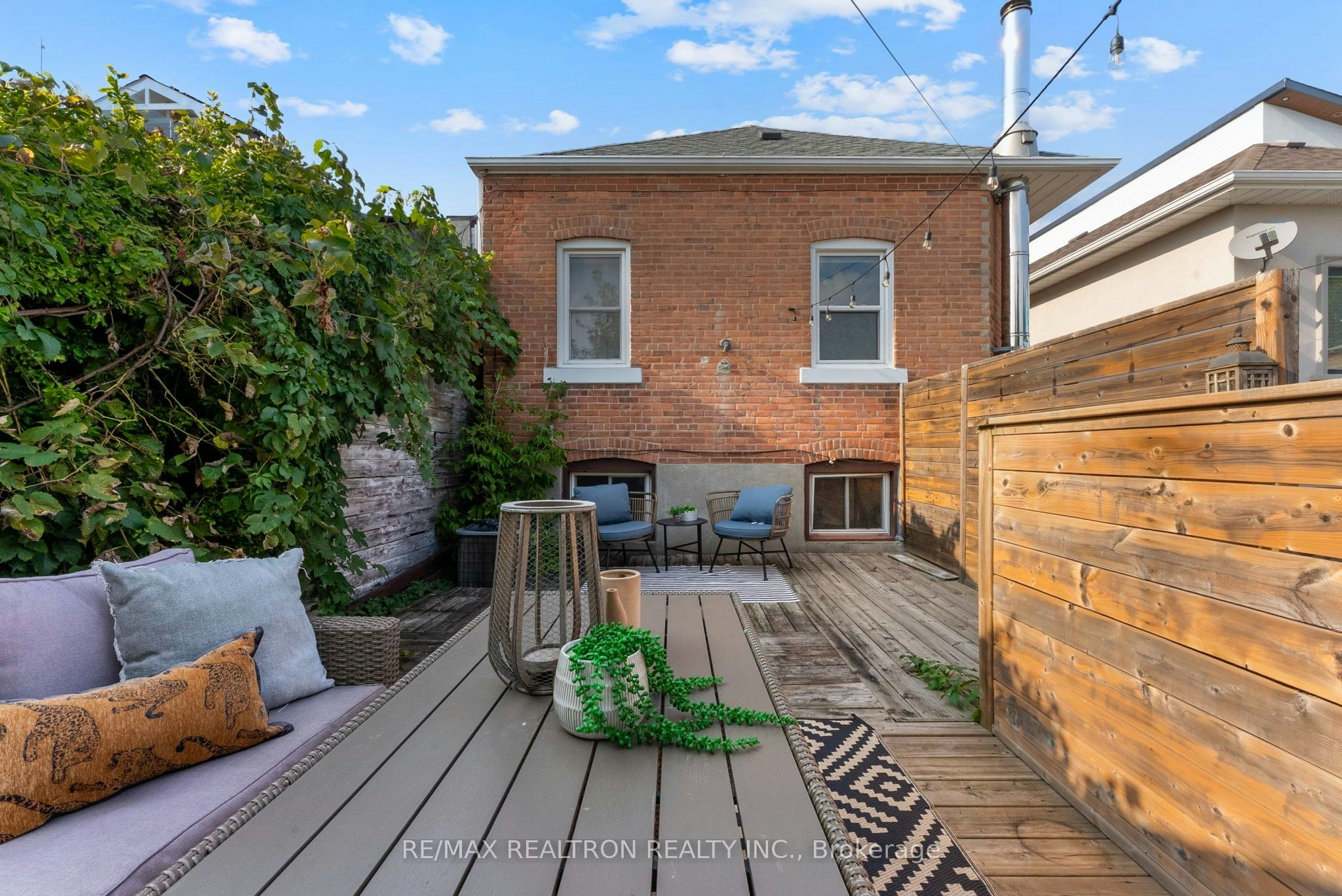 41 Ashbury Avenue, Toronto, ON, M6E 1V6