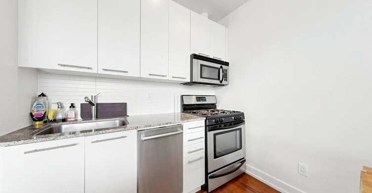 512-66 Portland Street, Toronto, ON, M5V 2M6 - 9