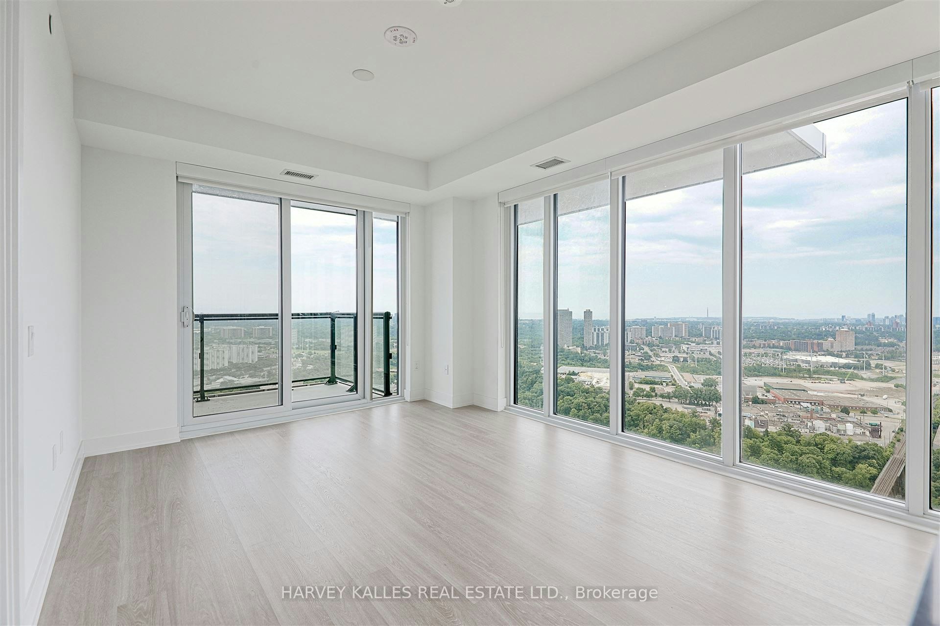4209-30 Inn ON The Park Drive, Toronto, ON, M3C 0P8 - 17