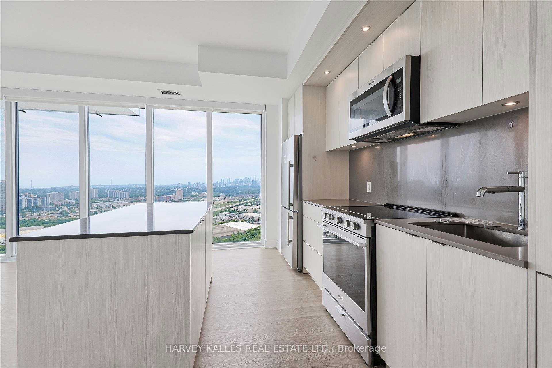4209-30 Inn ON The Park Drive, Toronto, ON, M3C 0P8 - 7