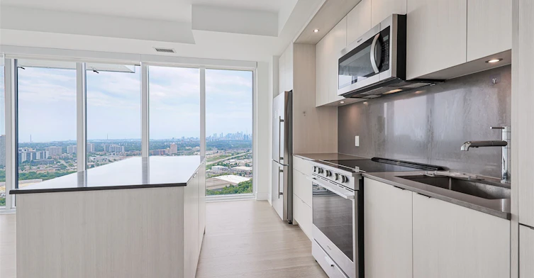 4209-30 Inn ON The Park Drive, Toronto, ON, M3C 0P8 - 7
