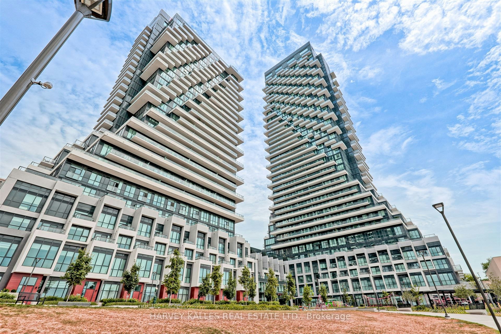 4209-30 Inn ON The Park Drive, Toronto, ON, M3C 0P8 - 2