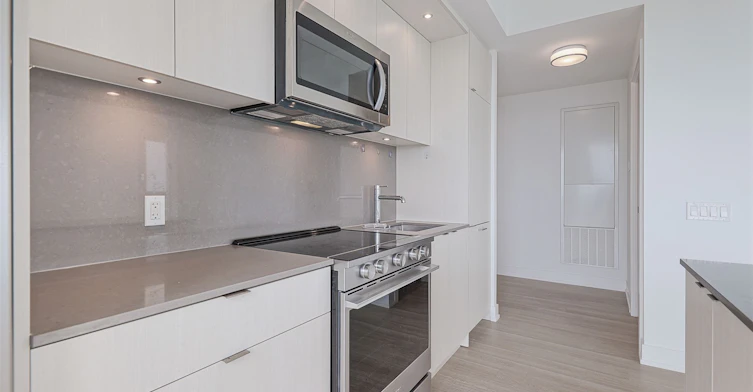 4209-30 Inn ON The Park Drive, Toronto, ON, M3C 0P8 - 14