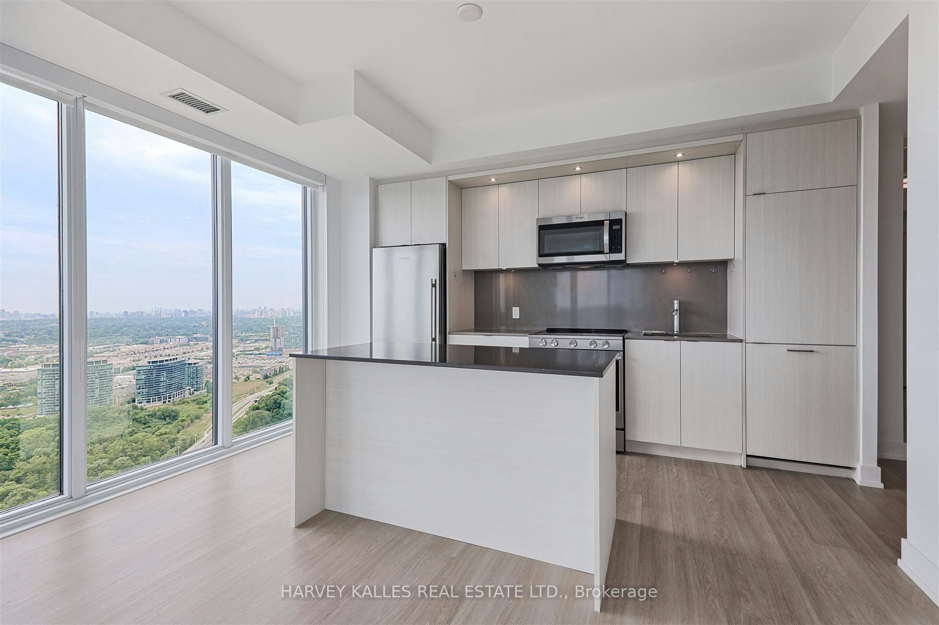 4209-30 Inn ON The Park Drive, Toronto, ON, M3C 0P8 - 10