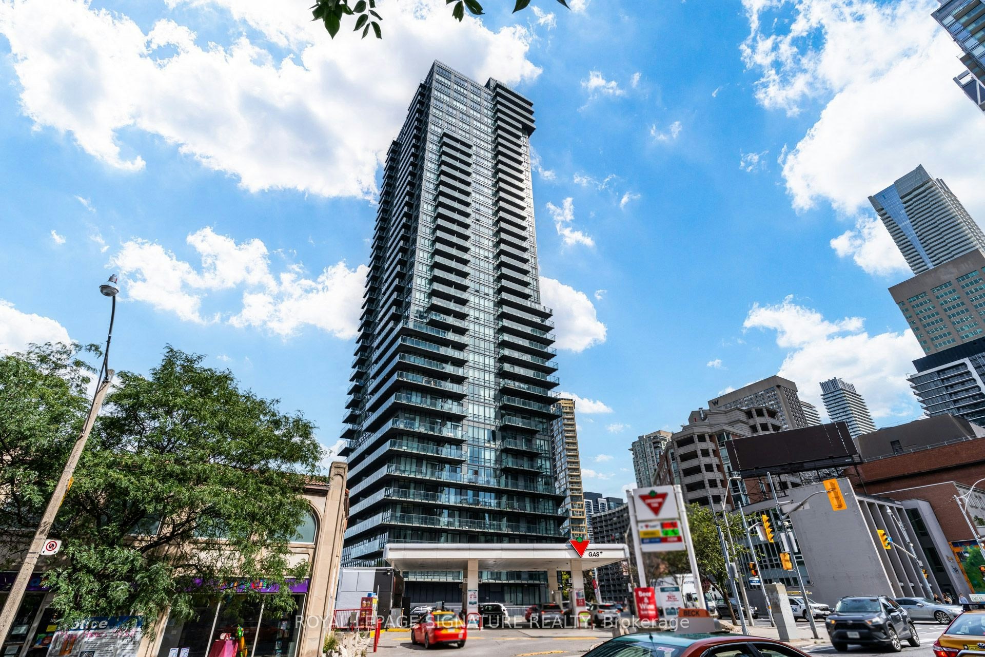 1009-825 Church Street, Toronto, ON, M4W 3Z4