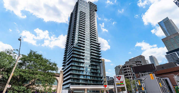 1009-825 Church Street, Toronto, ON, M4W 3Z4