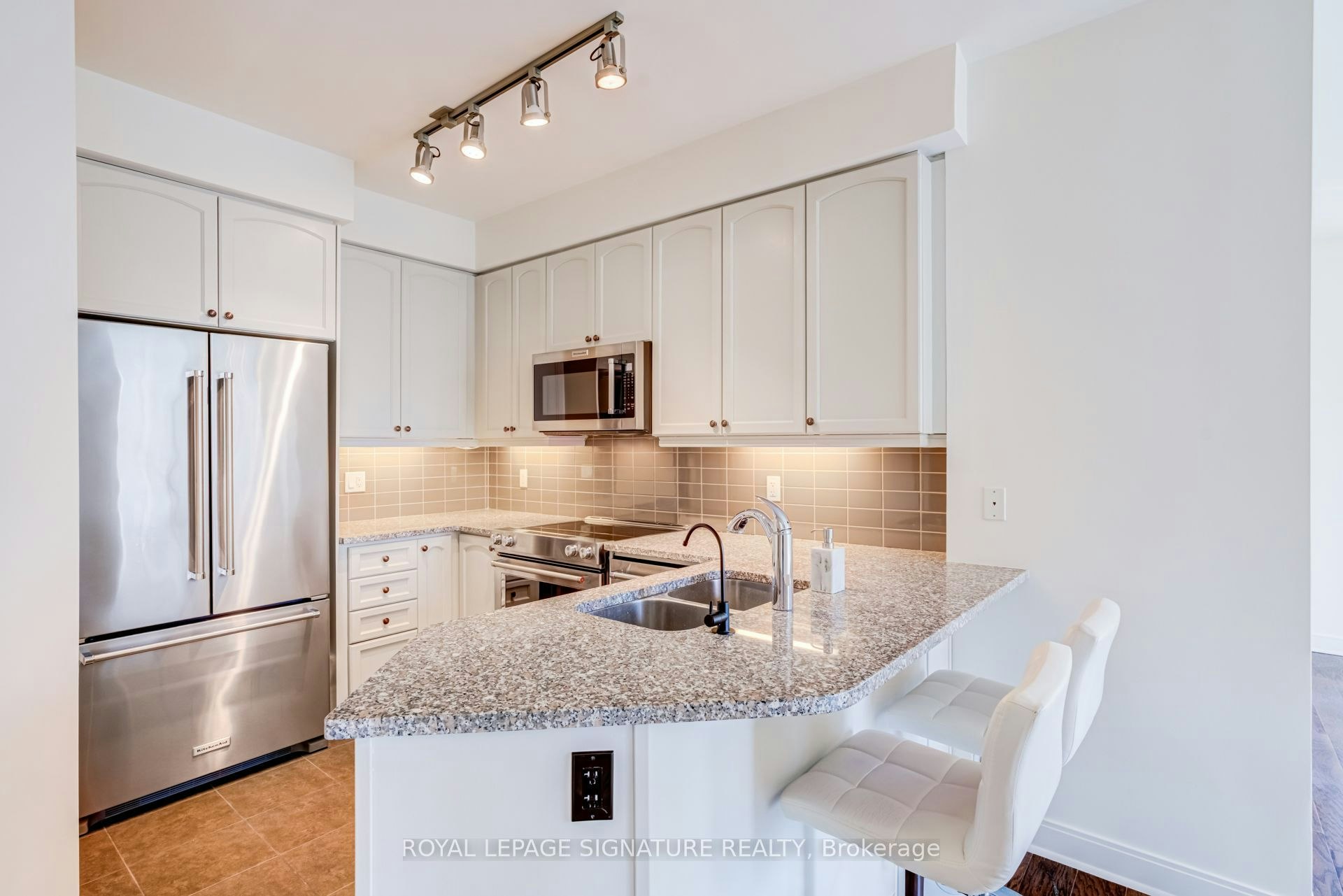 1009-825 Church Street, Toronto, ON, M4W 3Z4 - 11