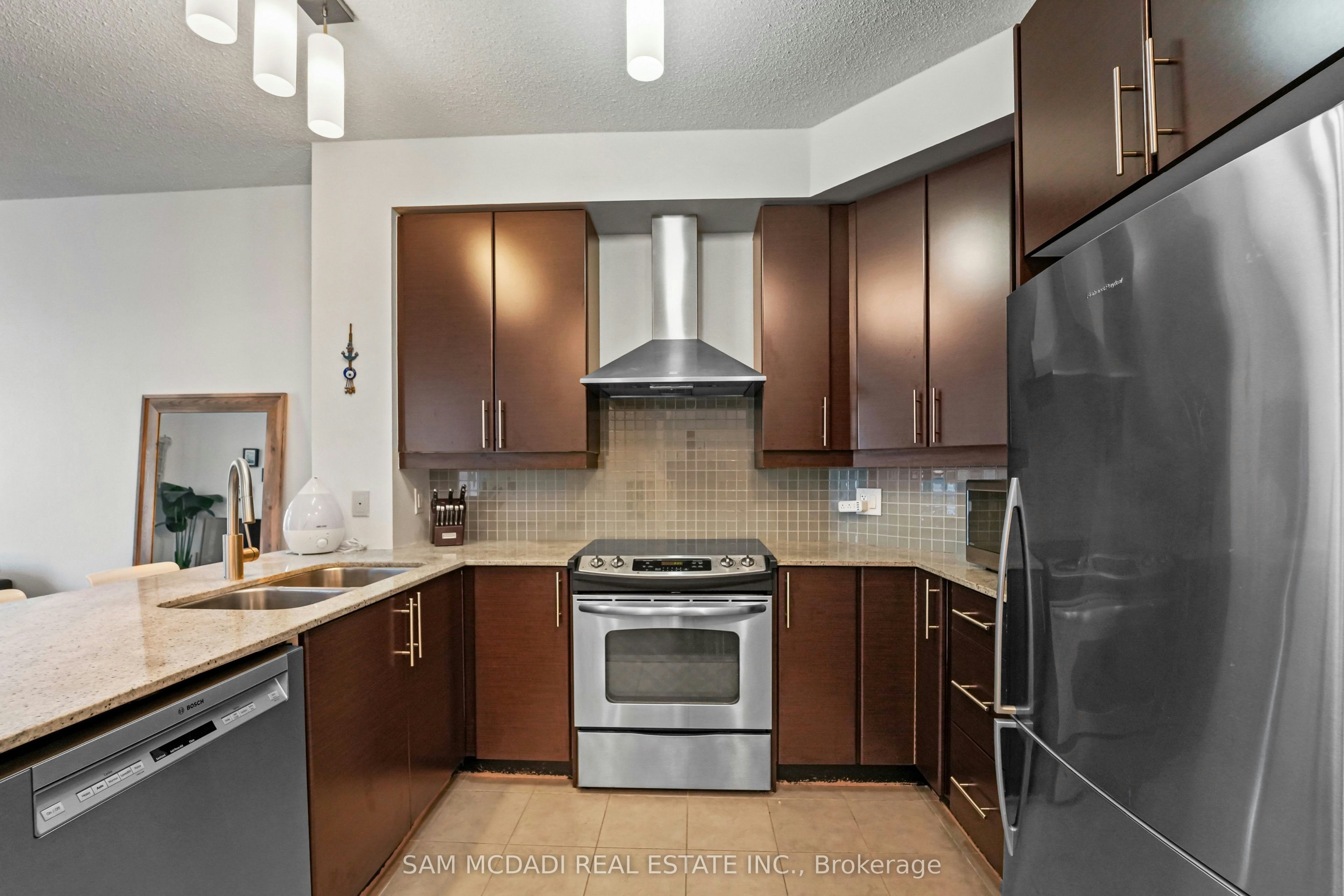 2304-18 Harbour Street, Toronto, ON, M5J 2Z6 - 4