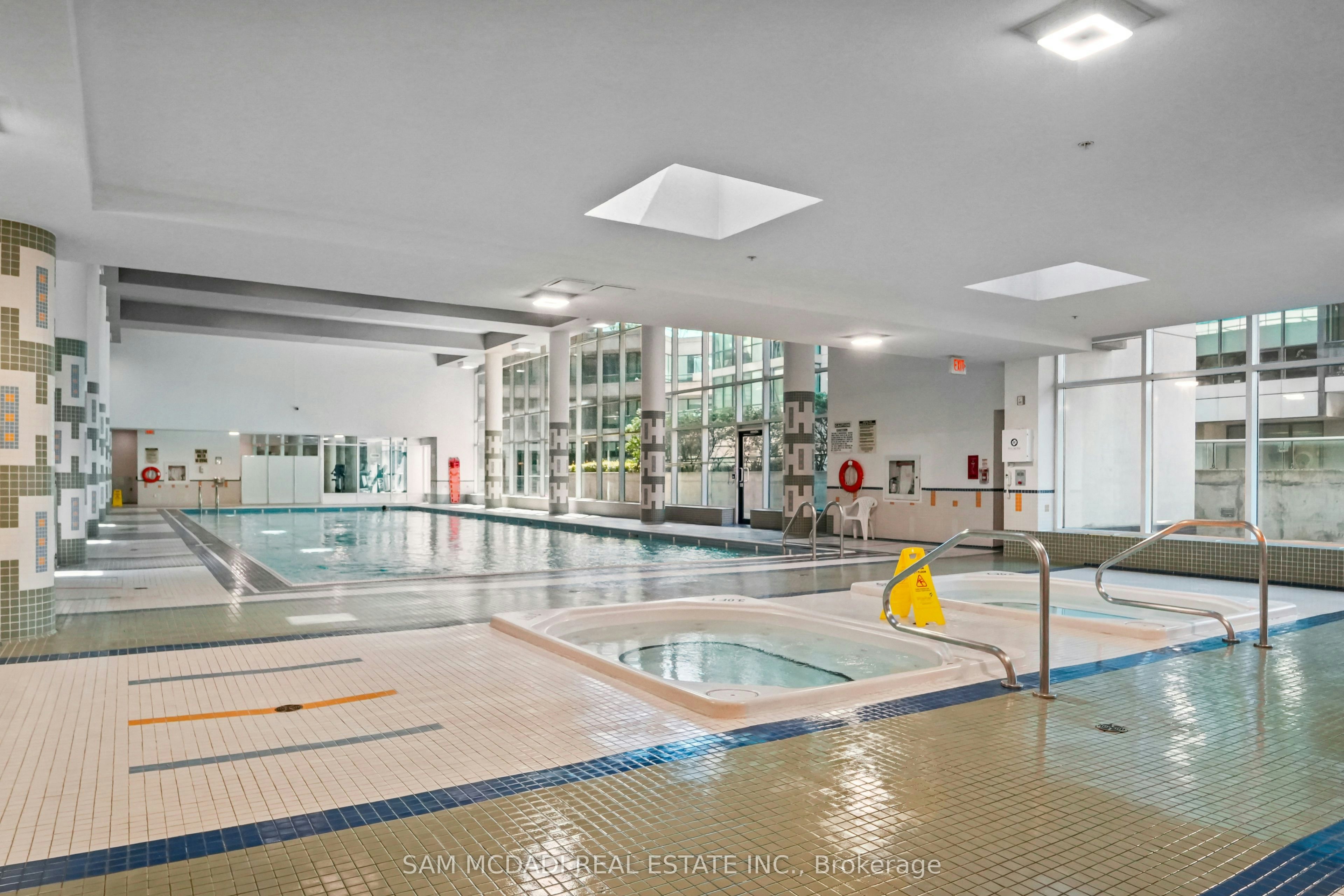 2304-18 Harbour Street, Toronto, ON, M5J 2Z6 - 19
