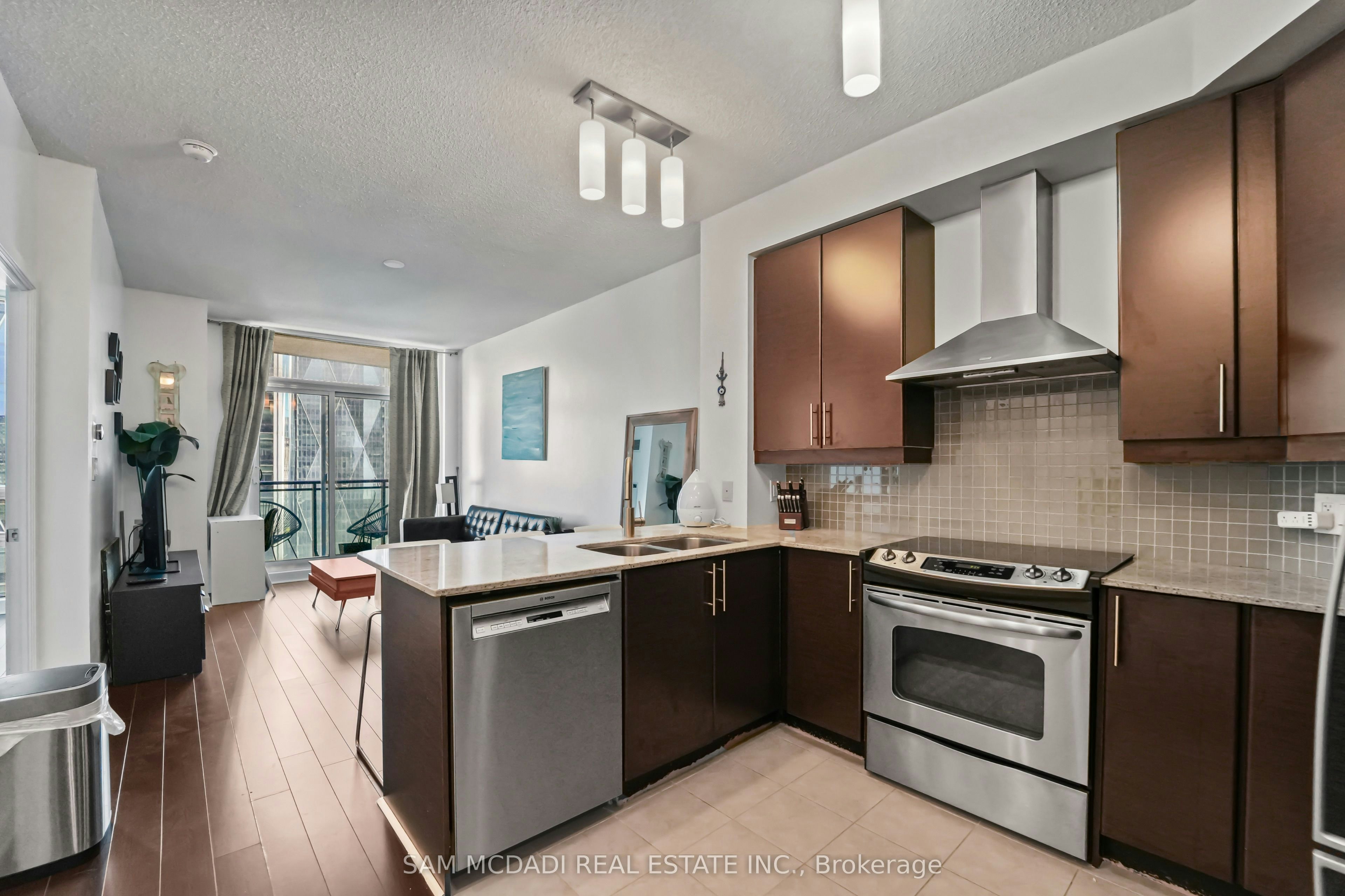 2304-18 Harbour Street, Toronto, ON, M5J 2Z6 - 3