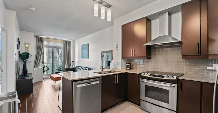 2304-18 Harbour Street, Toronto, ON, M5J 2Z6 - 3