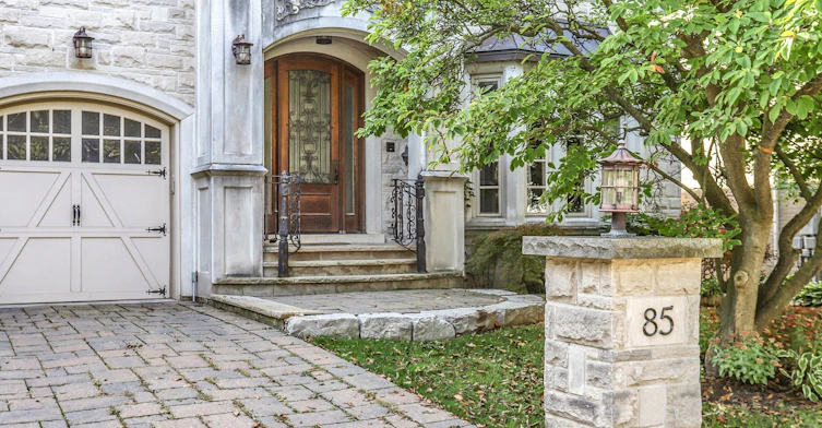 85 Aldershot Crescent, Toronto, ON, M2P 1M2 - 2