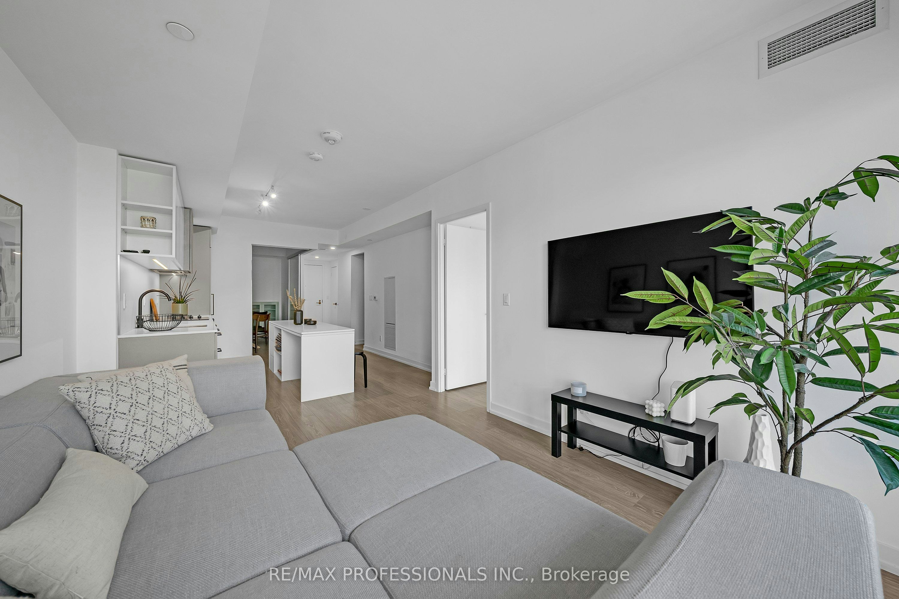 311-19 Western Battery Road, Toronto, ON, M6K 3S4 - 4