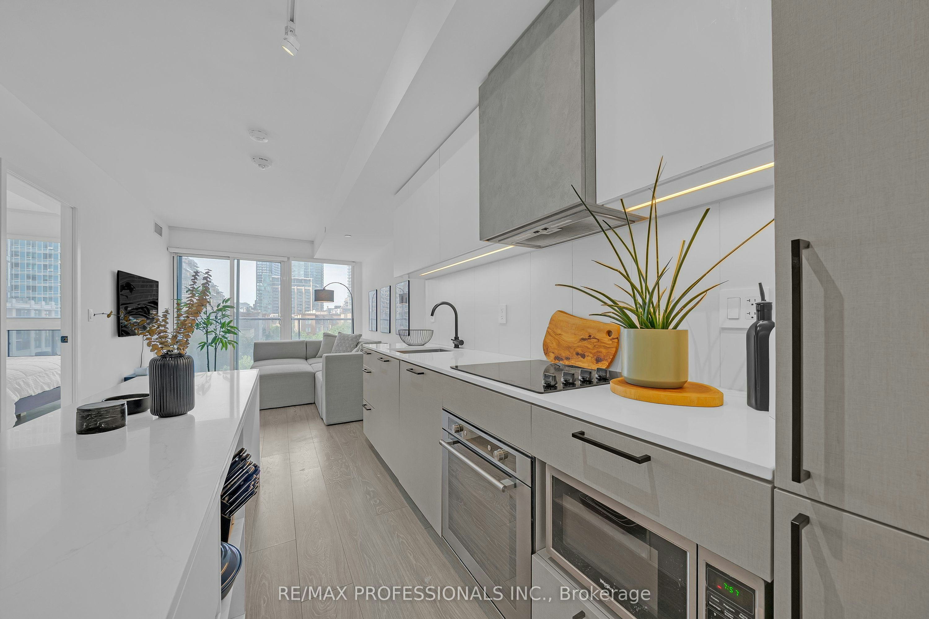 311-19 Western Battery Road, Toronto, ON, M6K 3S4 - 3