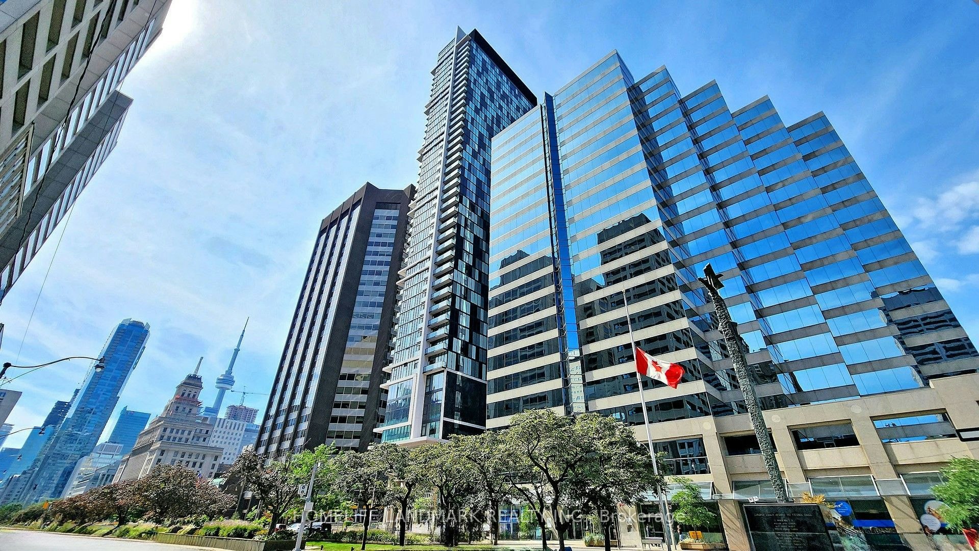 803-426 University Avenue, Toronto, ON, M5G 1S9