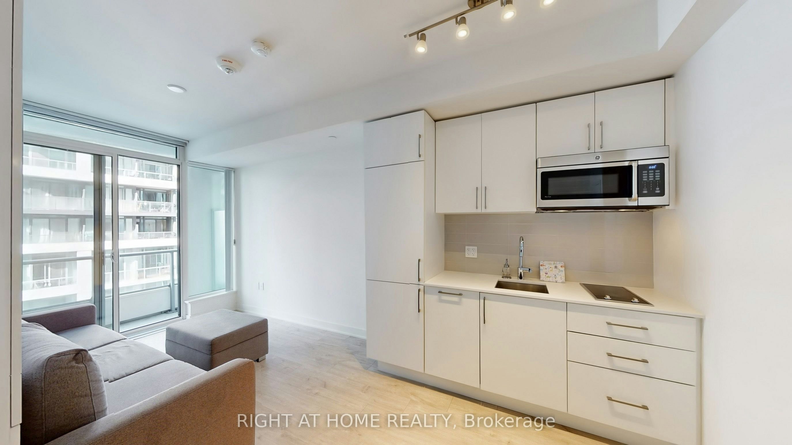 909-576 Front Street W, Toronto, ON, M5V 1C1 - 14