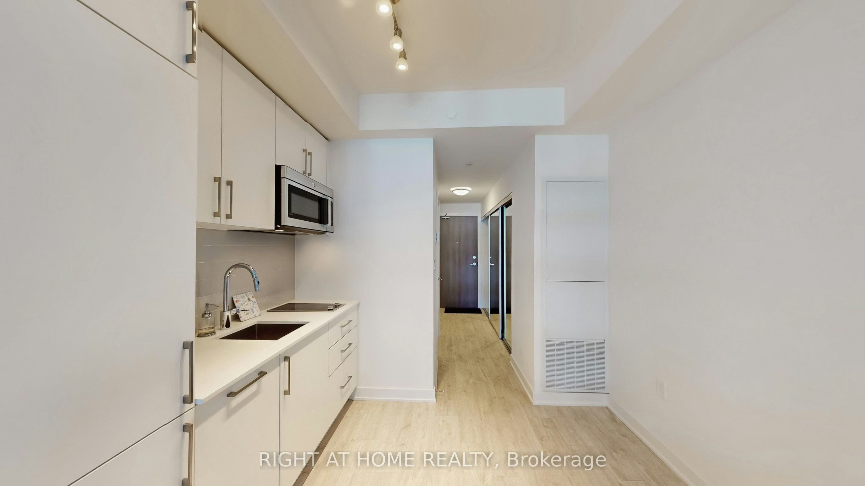 909-576 Front Street W, Toronto, ON, M5V 1C1 - 12