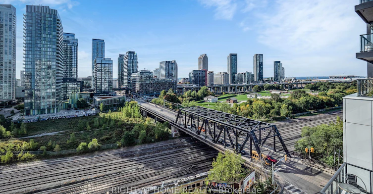 909-576 Front Street W, Toronto, ON, M5V 1C1 - 2