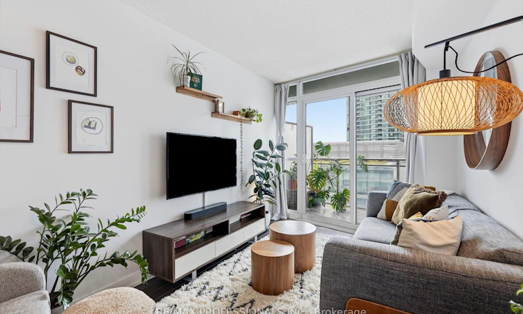 1605-38 Dan Leckie Way