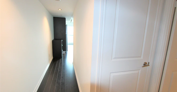 2106-386 Yonge Street, Toronto, ON, M5B 0A5 - 2