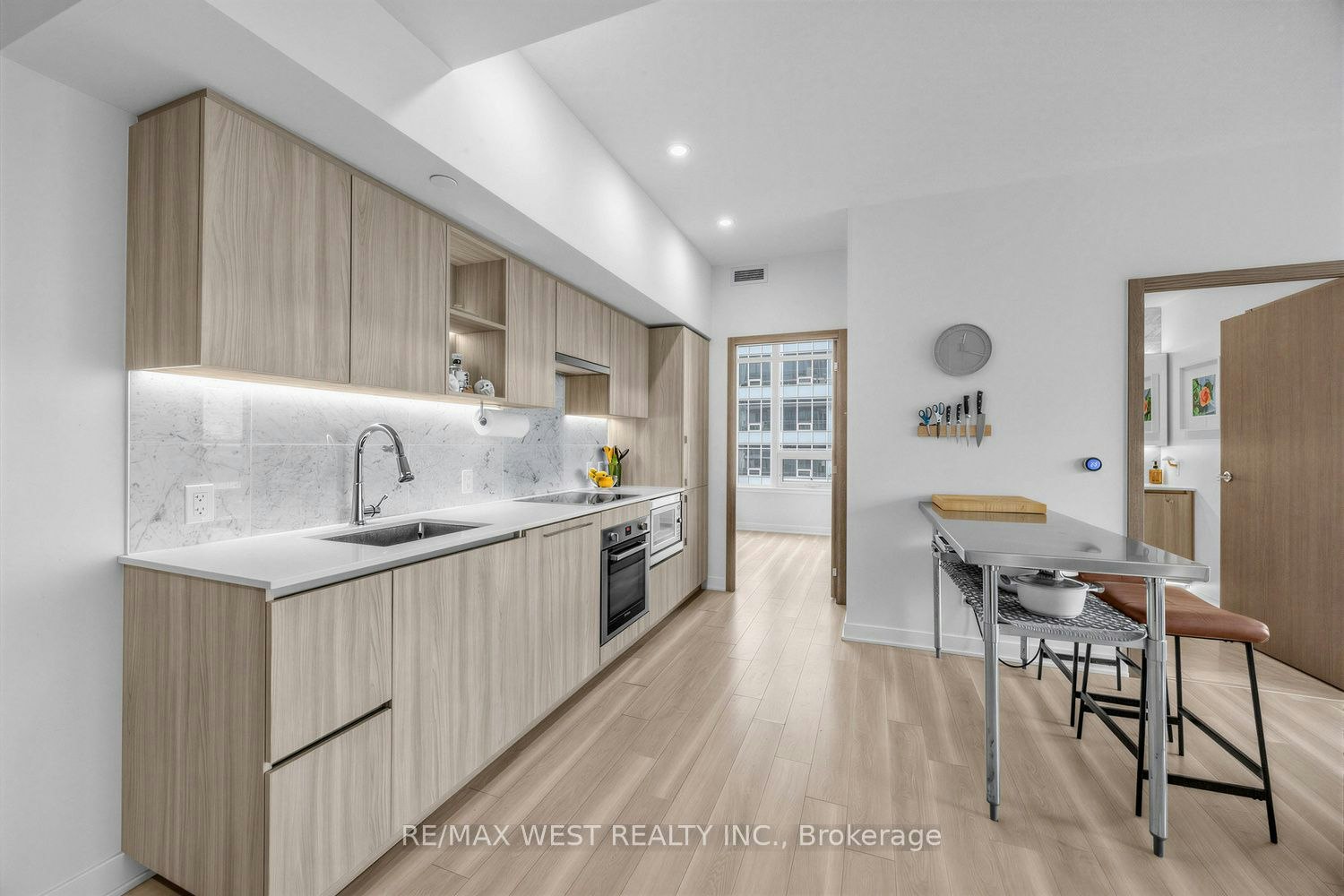 3806-17 Bathurst Street, Toronto, ON, M5V 1A5 - 3