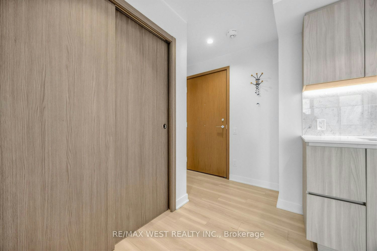 3806-17 Bathurst Street, Toronto, ON, M5V 1A5 - 2