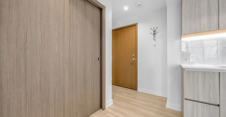 3806-17 Bathurst Street, Toronto, ON, M5V 1A5 - 2