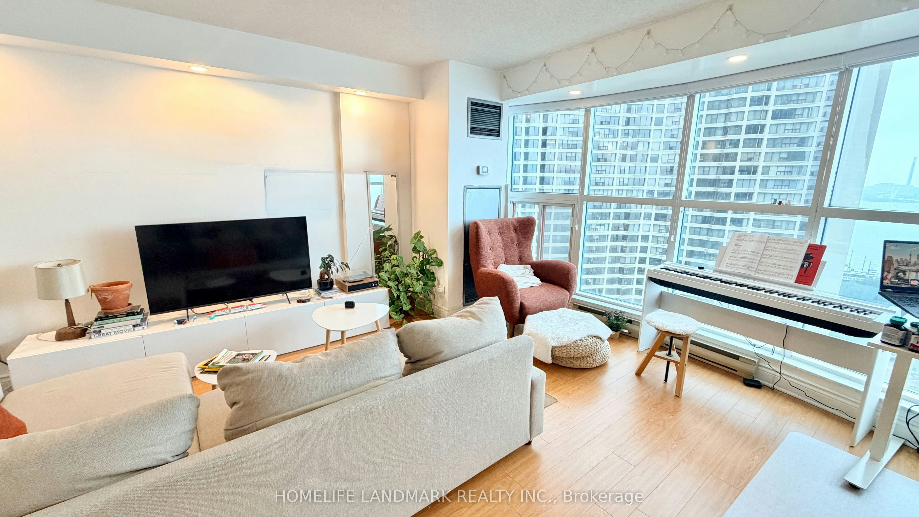 2405-99 Harbour Square, Toronto, ON, M5J 2H2 - 4