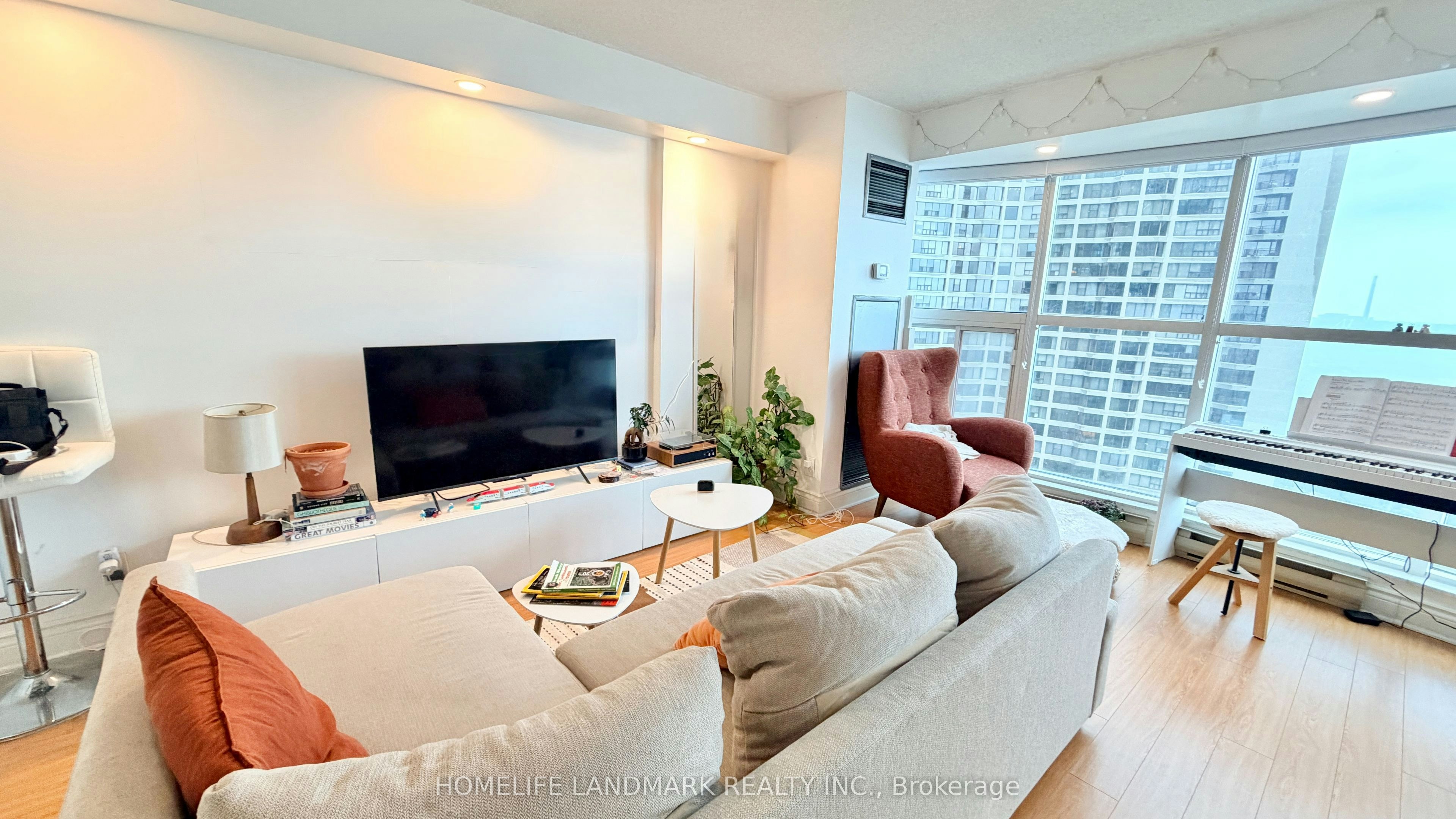 2405-99 Harbour Square, Toronto, ON, M5J 2H2