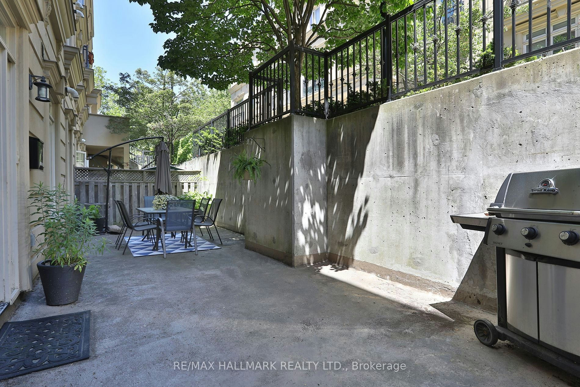 Th 10-78 Carr Street, Toronto, ON, M5T 1B7 - 5