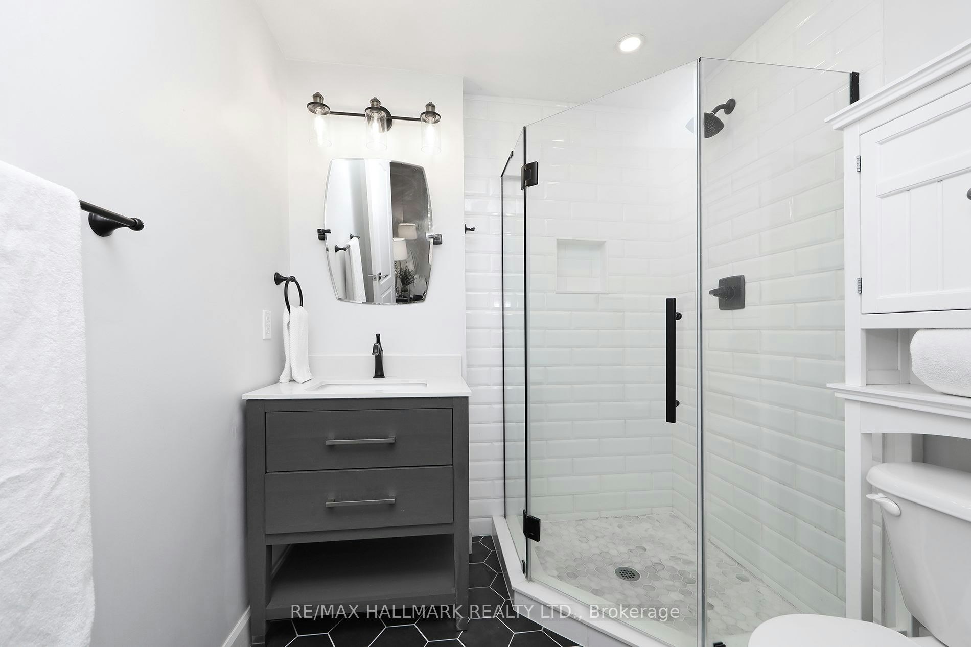 Th 10-78 Carr Street, Toronto, ON, M5T 1B7 - 17