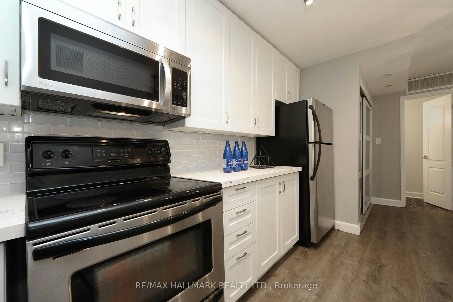 Th 10-78 Carr Street, Toronto, ON, M5T 1B7 - 14
