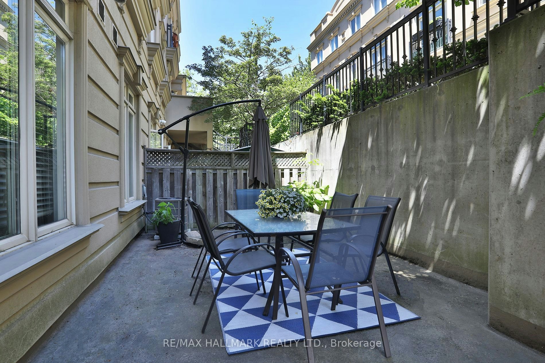 Th 10-78 Carr Street, Toronto, ON, M5T 1B7 - 3