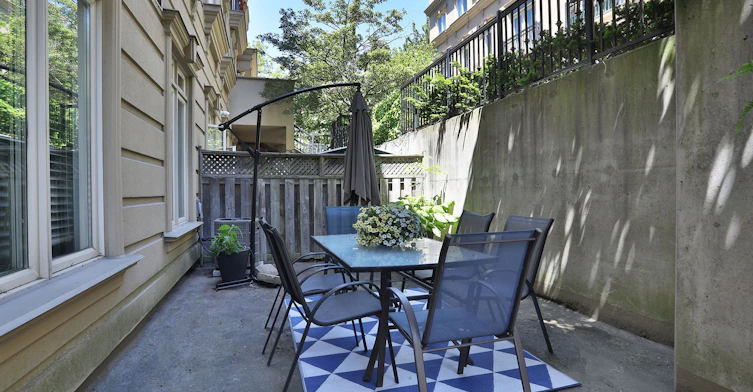Th 10-78 Carr Street, Toronto, ON, M5T 1B7 - 3