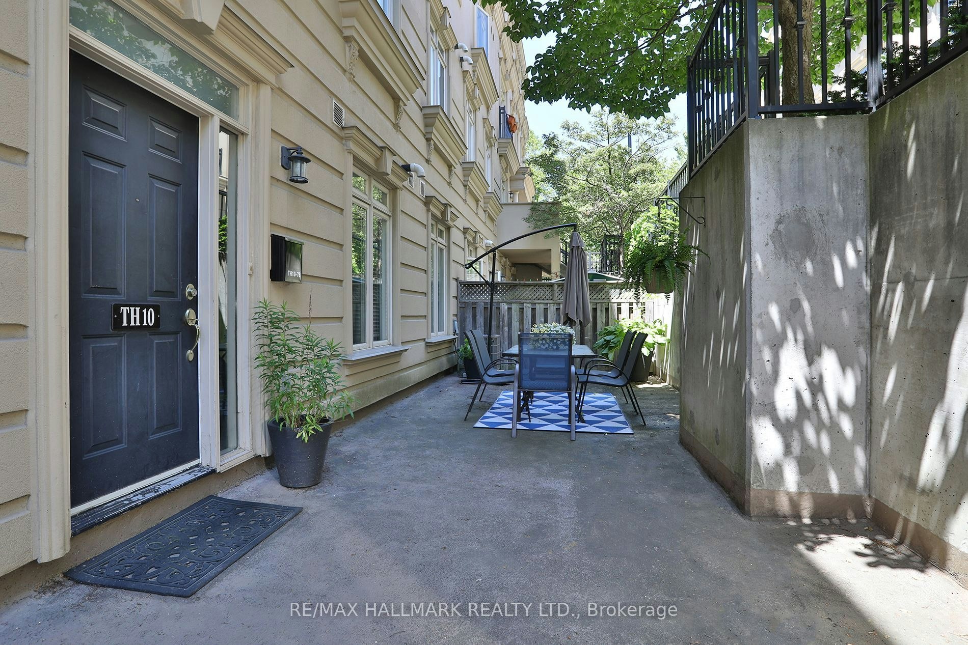 Th 10-78 Carr Street, Toronto, ON, M5T 1B7 - 4