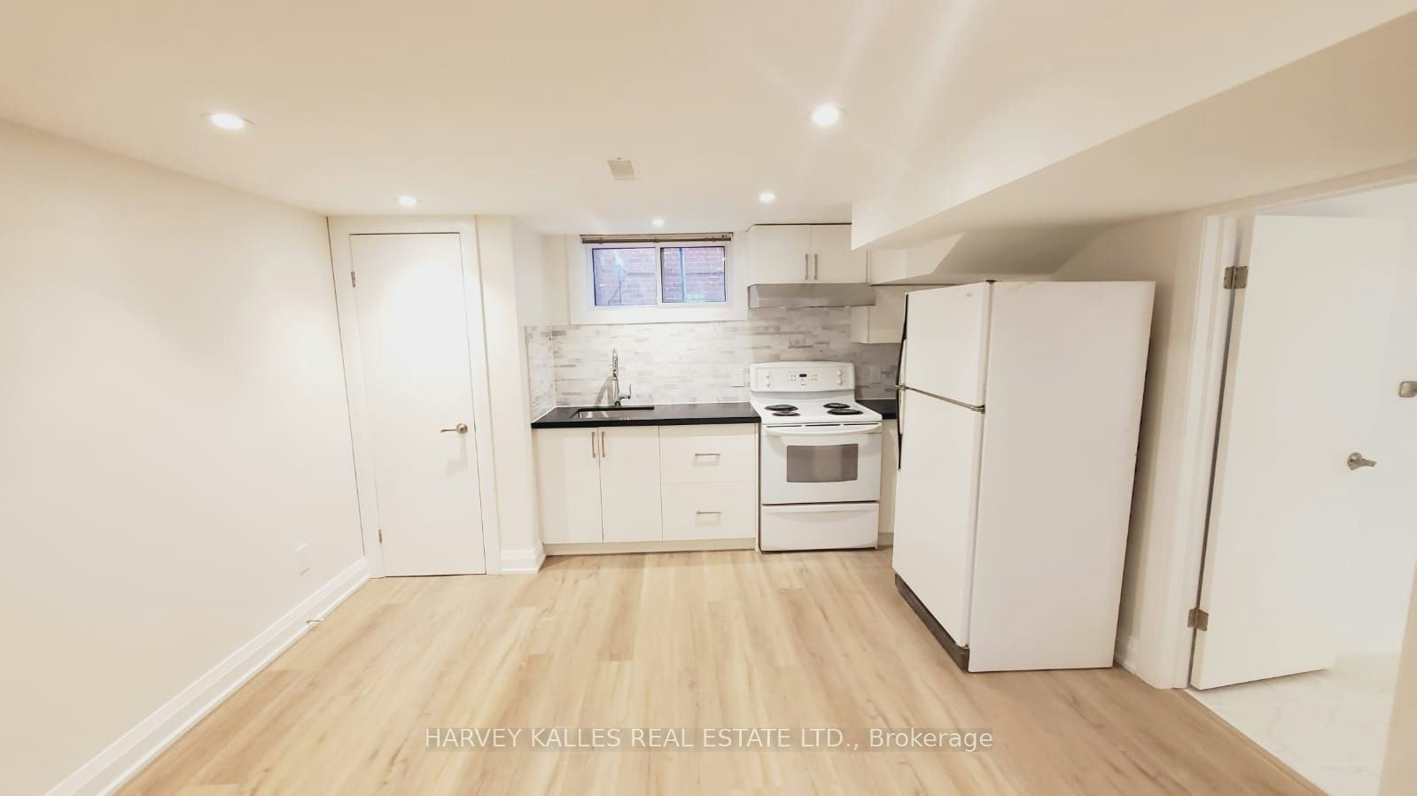 Bsmt 2-550 Glencairn Avenue, Toronto, ON, M6B 1Z4 - 6