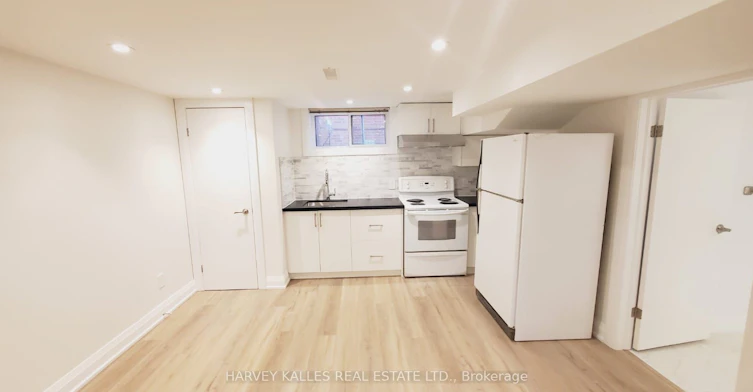 Bsmt 2-550 Glencairn Avenue, Toronto, ON, M6B 1Z4 - 6