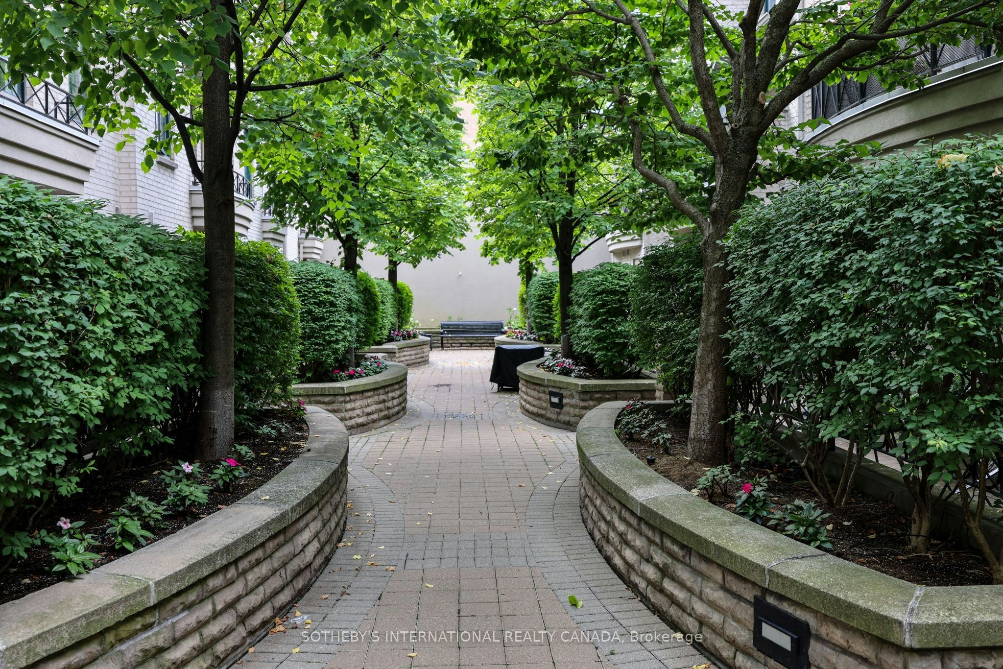 21-1 Baxter Street, Toronto, ON, M4W 3W1