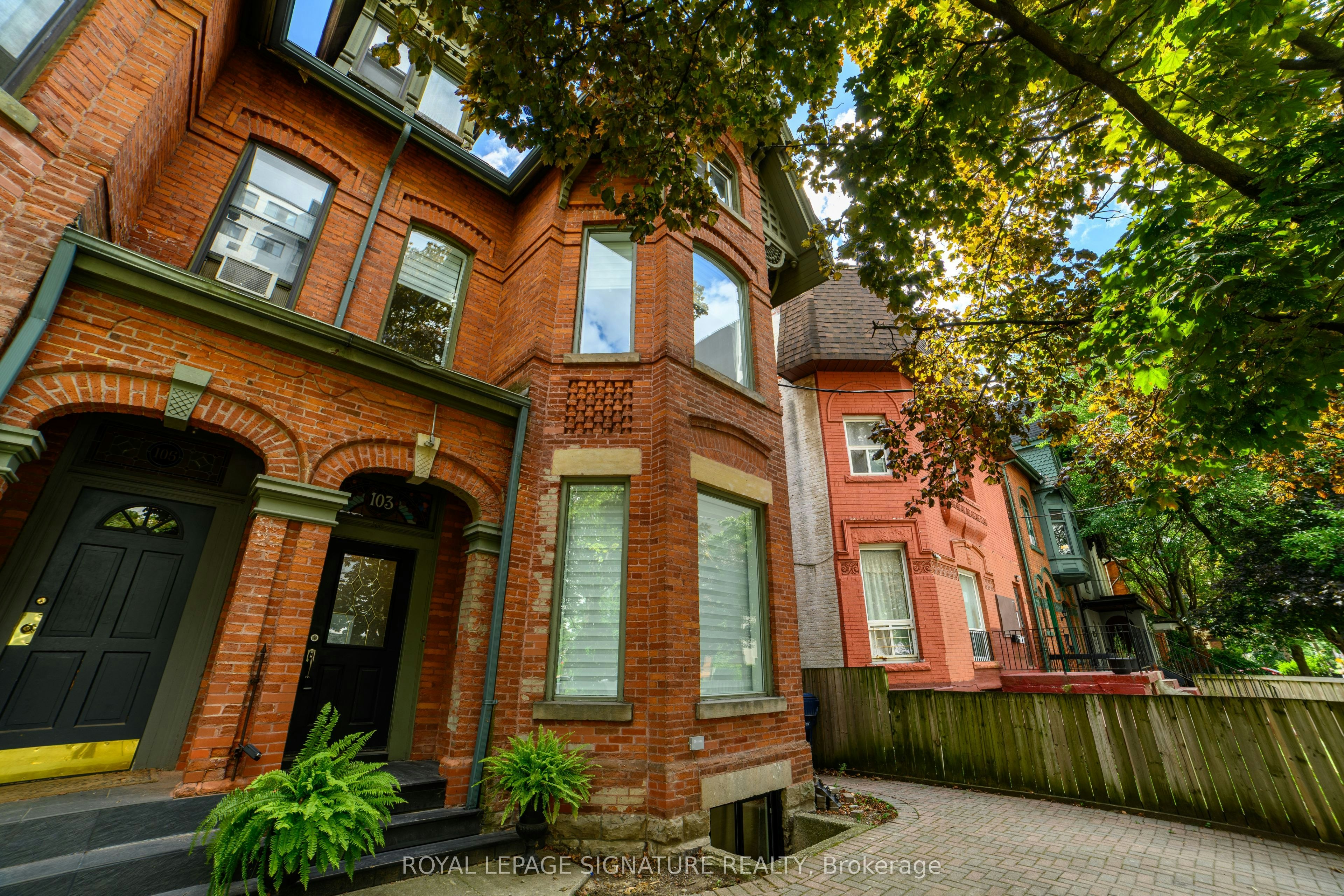 Main-103 Gloucester Street, Toronto, ON, M4Y 1M2