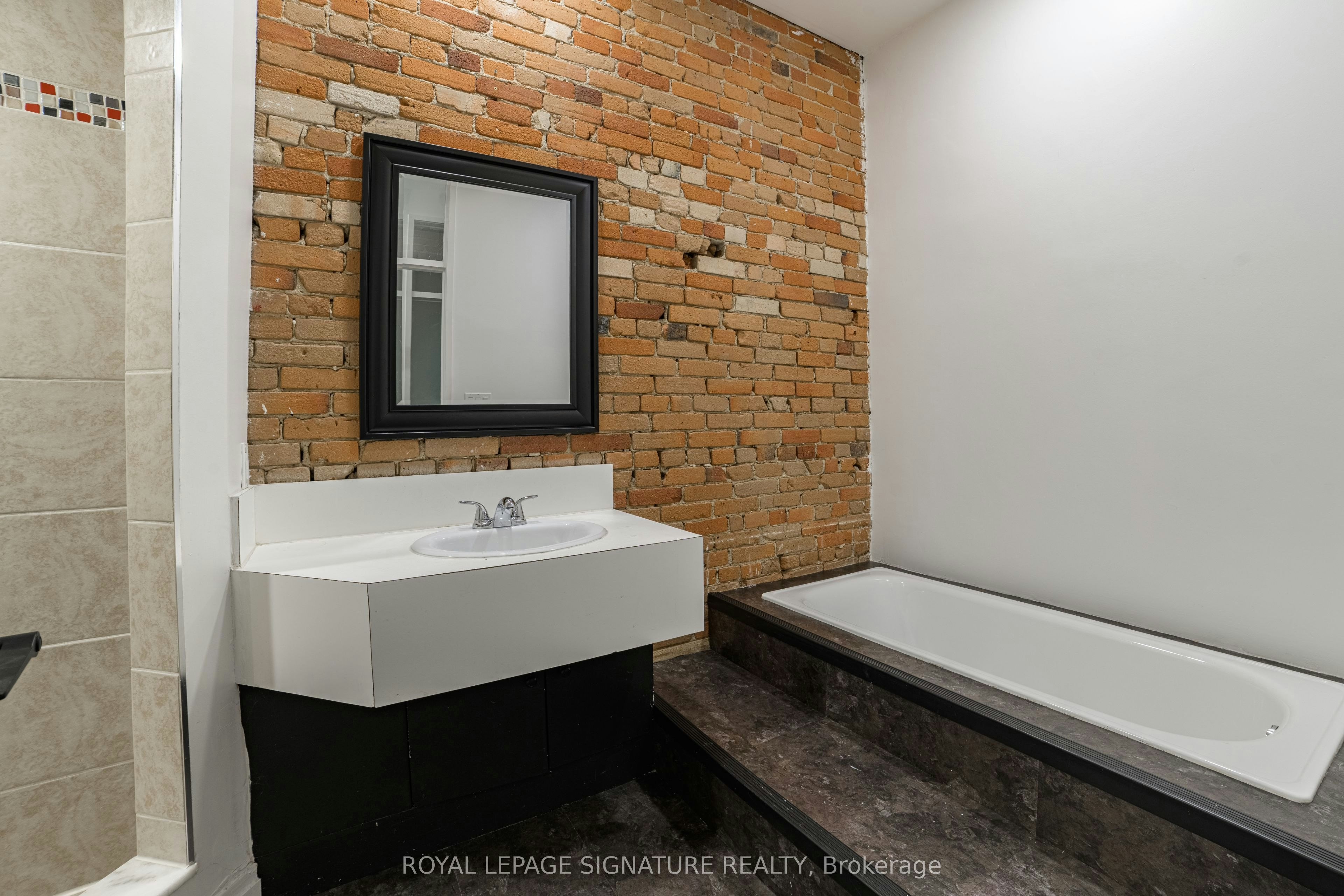 Main-103 Gloucester Street, Toronto, ON, M4Y 1M2 - 15
