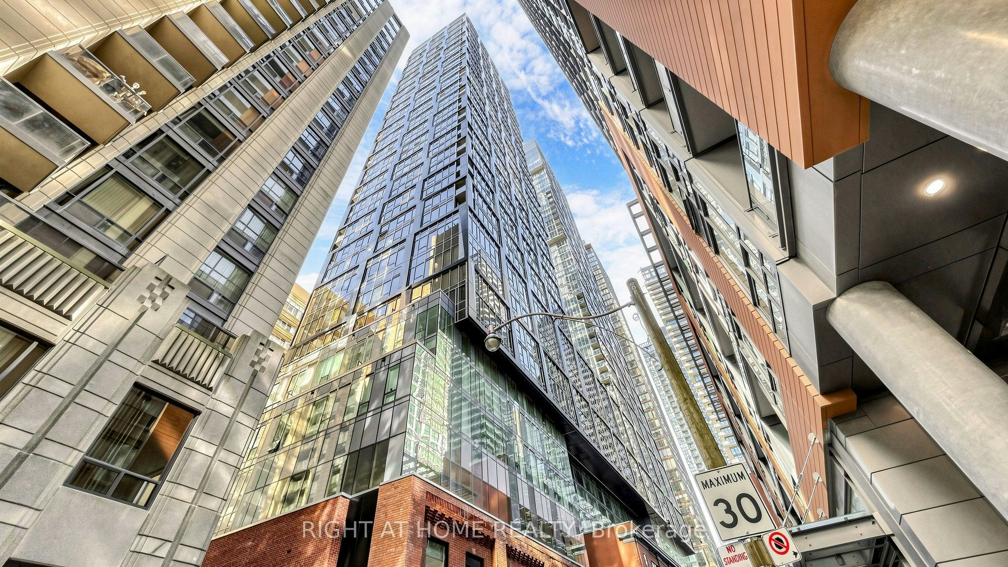 819-15 Mercer Street, Toronto, ON, M5V 1H2